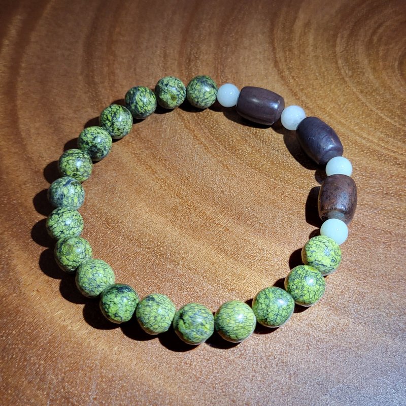 •Blessings for good health and good luck •Tieshujulai with medicinal king stone and emerald green bracelet - Bracelets - Crystal Green