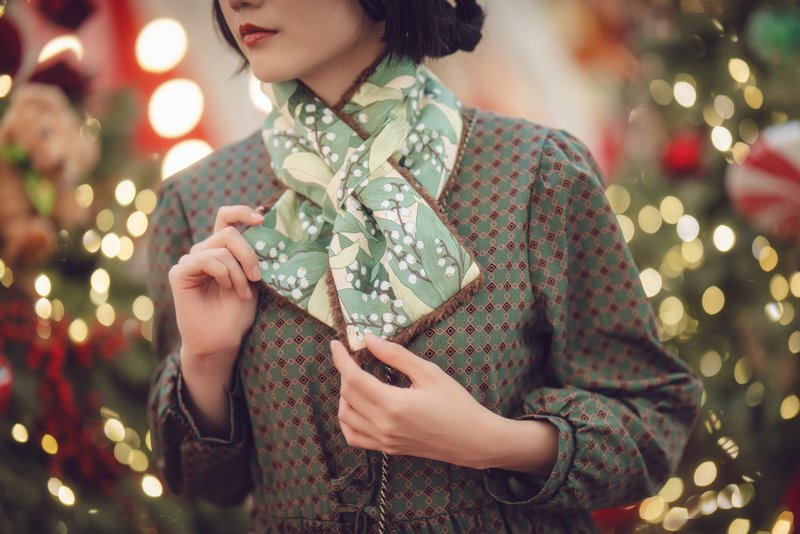 【Lily of the Valley】Woolen Short Scarf / Neck Scarf / Lily of the Valley / Christmas Gift - ผ้าพันคอถัก - ผ้าฝ้าย/ผ้าลินิน สีเขียว