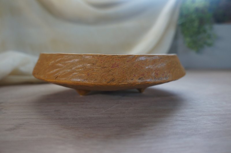 大地色雕刻造型瓷盤 │深盤 │盛器 │圓形三角圈足 │創意陶瓷盤 - 盤子/餐盤/盤架 - 瓷 咖啡色