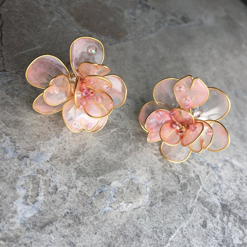 Handmade earrings pink crystal cherry blossom - Earrings & Clip-ons - Resin Pink