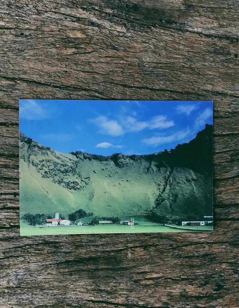 世界の風景。アイスランドの抹茶色の山々 写真ポストカード グリーンアイランド - カード・はがき - 紙 