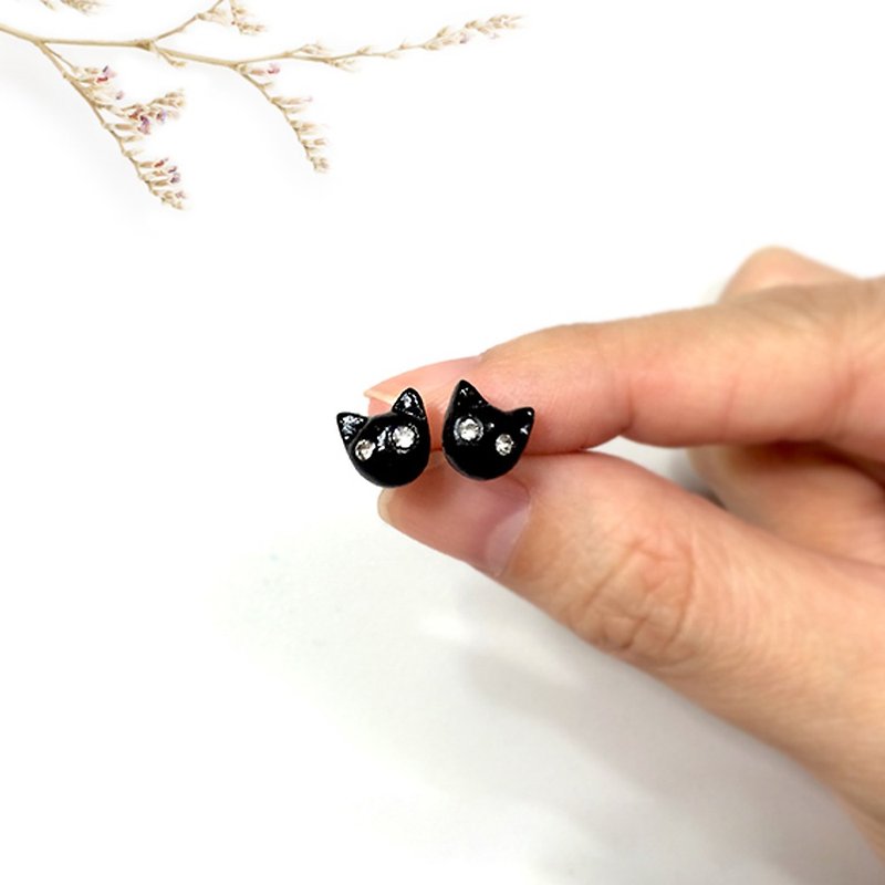 Tiny Black Cat Earrings, Cat Stud Earrings, cat lover gifts - 耳環/耳夾 - 黏土 黑色