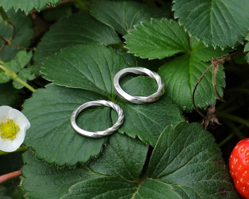 Cultural Coins | Tainan Metalworking | Mobius Sterling Silver Ring | Sterling Silver | Pair of Rings | Couples | Handmade | Courses - Metalsmithing/Accessories - Sterling Silver 