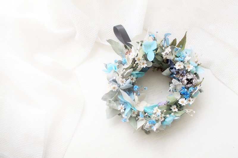 Northland Forest Elf Wreath, Eucalyptus Leaf and Light Blue Hydrangea Dry Flower Classic Flower Ceremony - Dried Flowers & Bouquets - Plants & Flowers Green