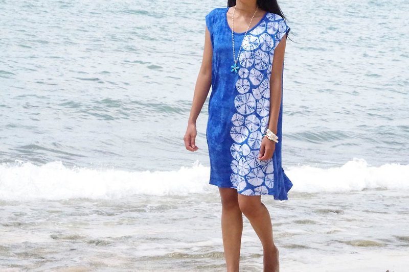 貝殻模様みたいなタイダイノースリーブワンピース　＜ロイヤルブルー＞ - 洋裝/連身裙 - 其他材質 藍色