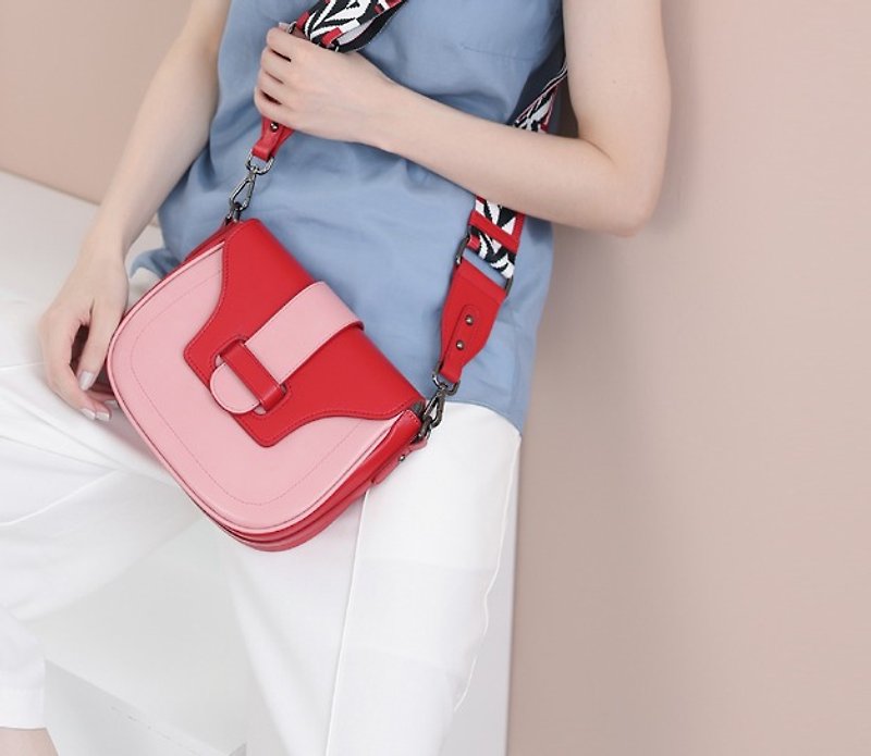 【】 Clear display of goods saddle bag personality personalized cloth shoulder bag red powder - กระเป๋าแมสเซนเจอร์ - หนังแท้ สีแดง
