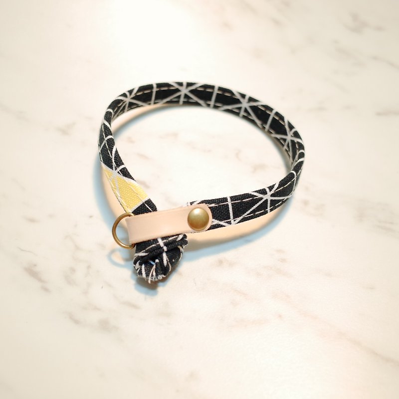 Cat collar, text green, black, square, yellow, plaid, double-sided design, with bells and planted leather - ปลอกคอ - ผ้าฝ้าย/ผ้าลินิน 