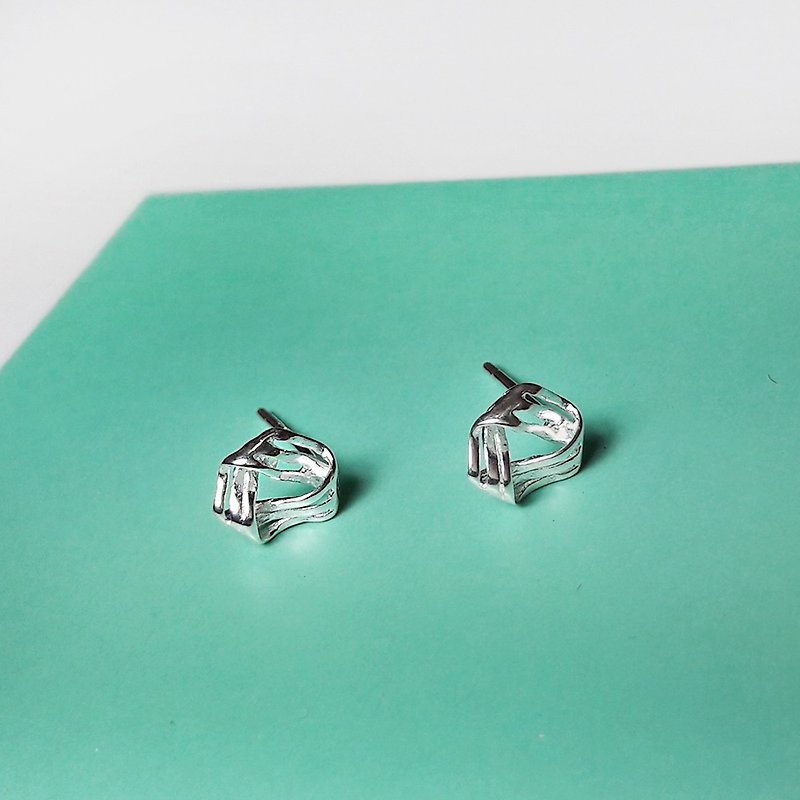 Welfare Products Clearance 50% Triangle Roll Pie 925 Sterling Silver Earrings (Gift Box) - ต่างหู - เงินแท้ สีเงิน