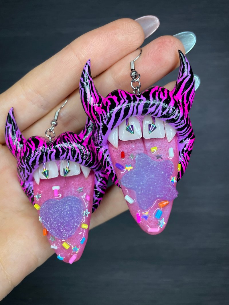 Earrings. Pink & purple lips with candies. - 耳環/耳夾/耳骨夾 - 黏土 