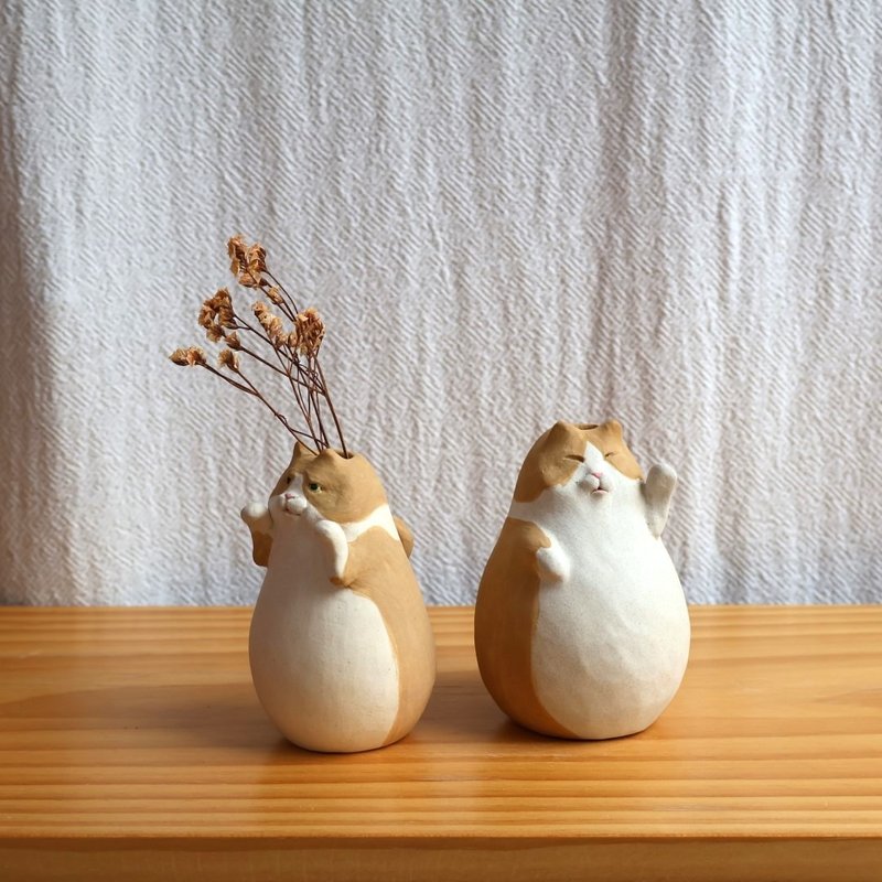 Orange and white cat flower ornaments - เซรามิก - ดินเผา สีส้ม