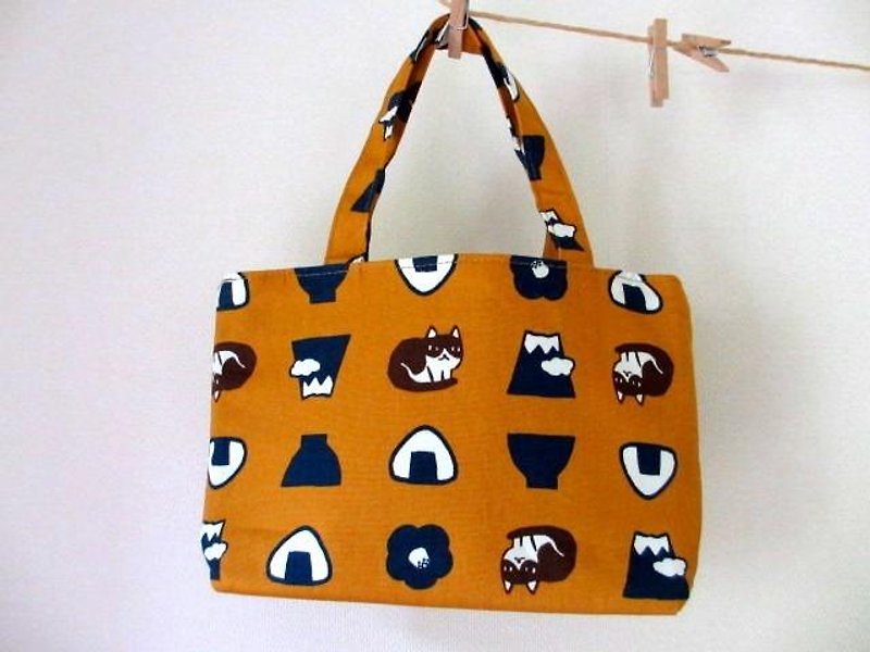 Cat's mini handbag * Cat and rice ball and Mt. Fuji * Tea - กระเป๋าถือ - ผ้าฝ้าย/ผ้าลินิน สีนำ้ตาล