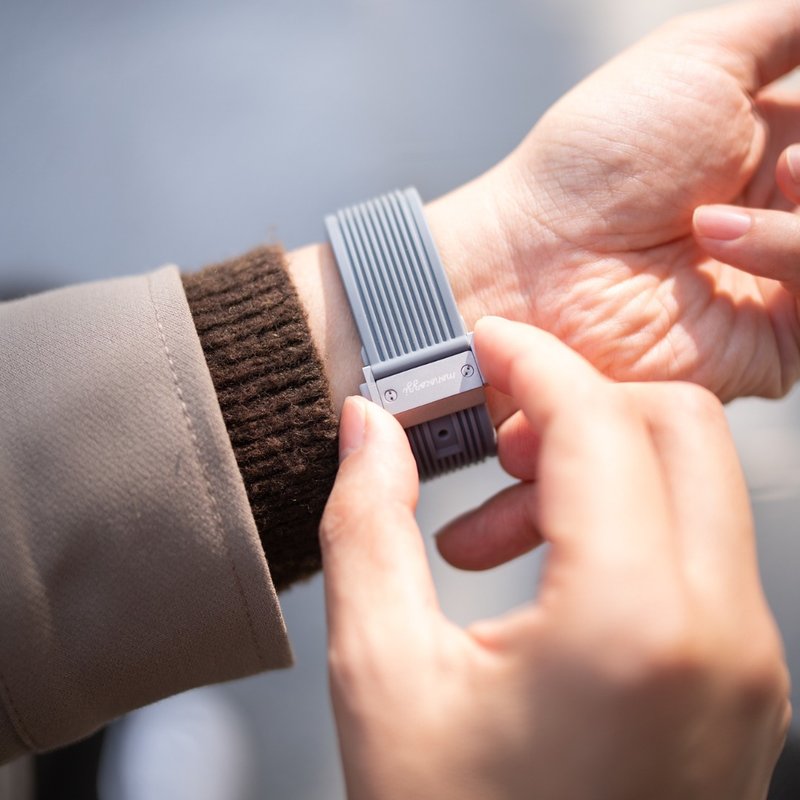 ESSENTIALS | 尚品液態硅膠錶帶 for Apple Watch  44/45/46/49 - 錶帶 - 橡膠 灰色