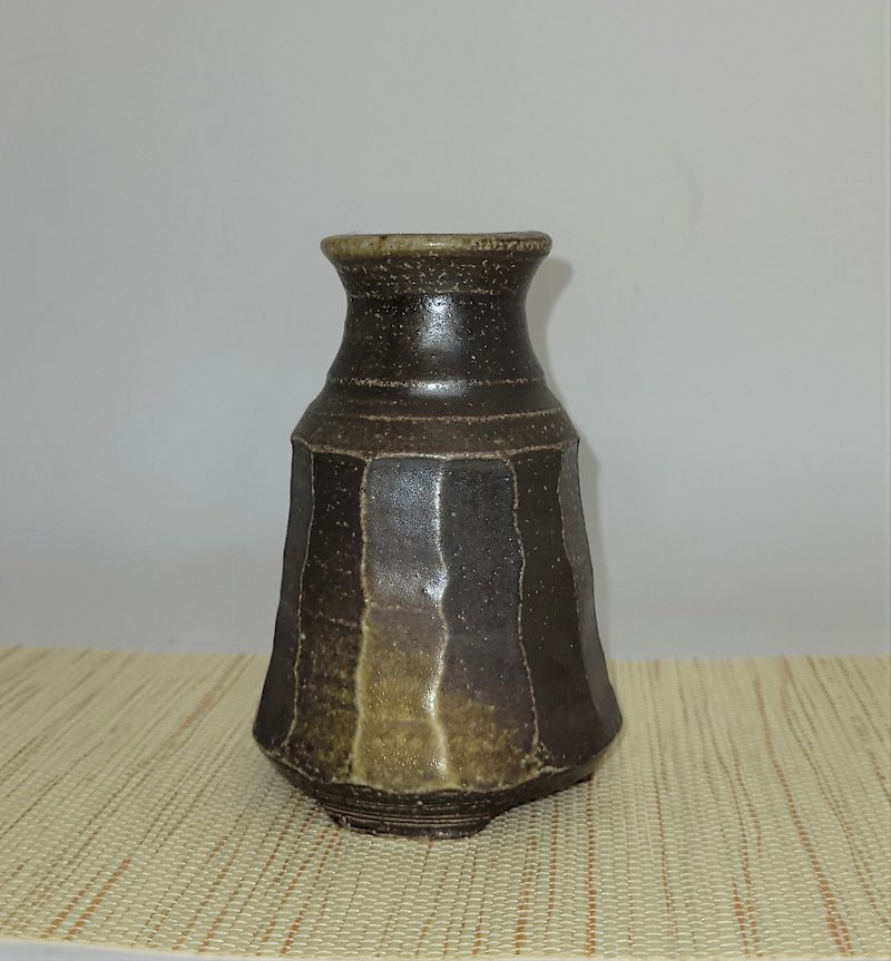 柴燒小花瓶  削邊小花瓶 - 花瓶/花器 - 陶 咖啡色