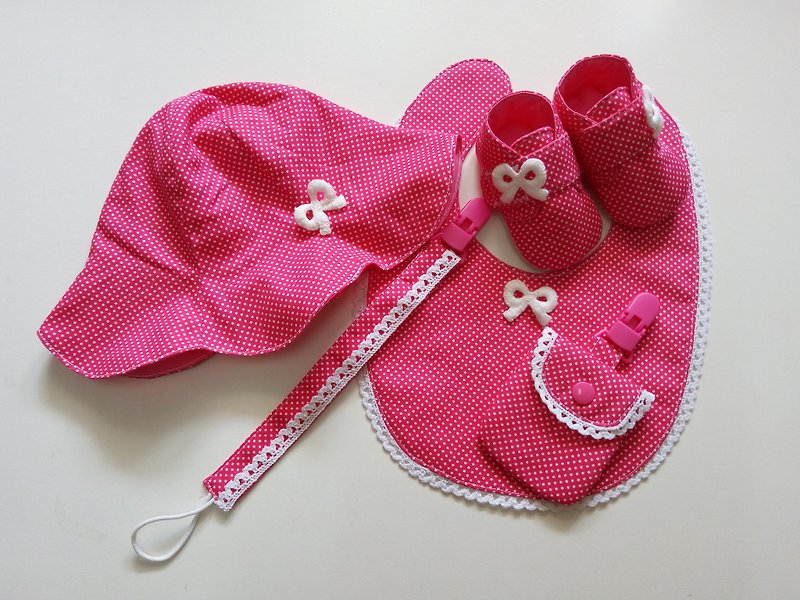 桃紅水玉彌月禮盒 嬰兒鞋+嬰兒帽+圍兜+平安符袋+奶嘴夾 - 滿月禮物 - 棉．麻 粉紅色