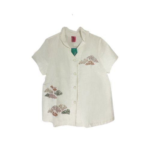 embroidered shirt, embroidered corset, traditions in the present