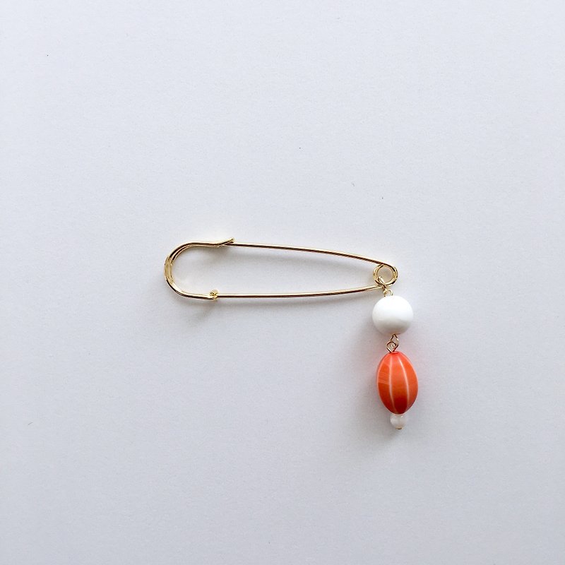【Stall pin】 colon and orange antique beads - Brooches - Plastic Orange