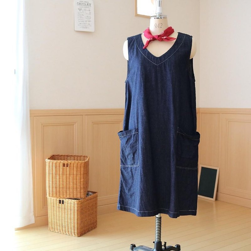102cm length A-line dress / Okayama Kojima 8 ozmura thread denim (Indigo blue)