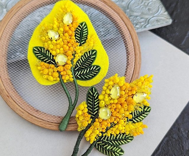 ミモザの花のブローチ 衣類ジュエリー 刺繍ミモザの花のブローチ