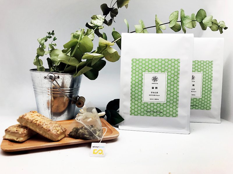 Herbal white tea with elegant combination of lemon balm with lemongrass and lemongrass sweet fragrance entrance - Tea - Plants & Flowers Green