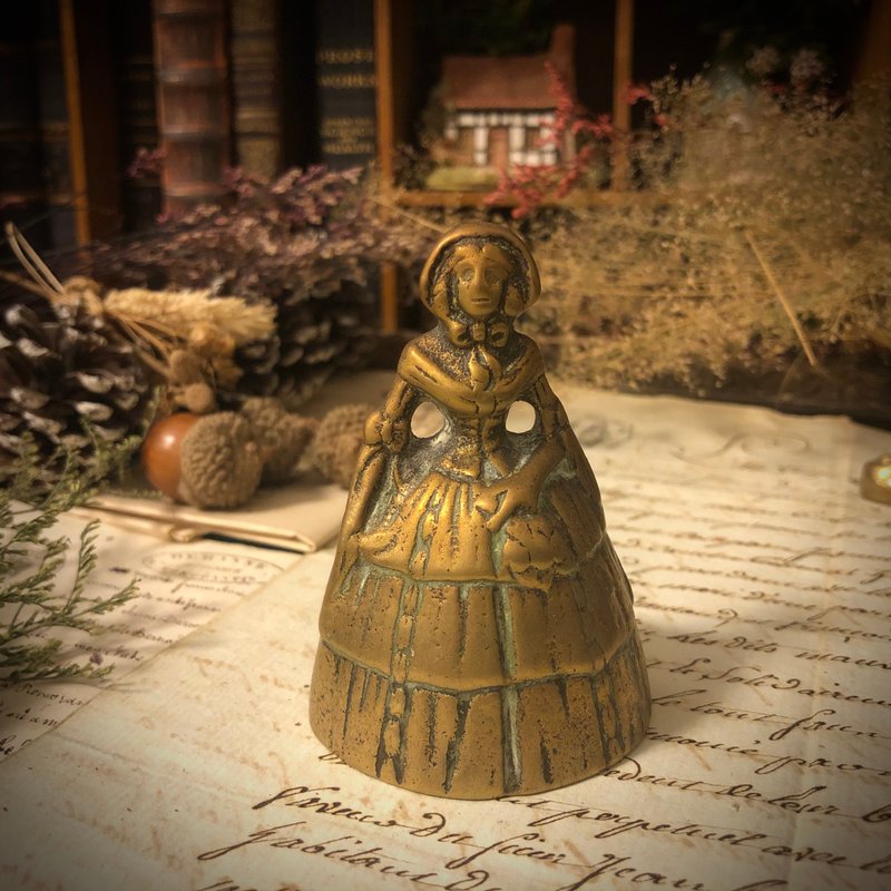 British antique Bronze ladies dinner bell - อื่นๆ - ทองแดงทองเหลือง สีกากี