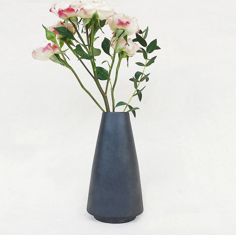 簡約北歐風花器－Cylinder金屬黑 - 花瓶/花器 - 瓷 黑色