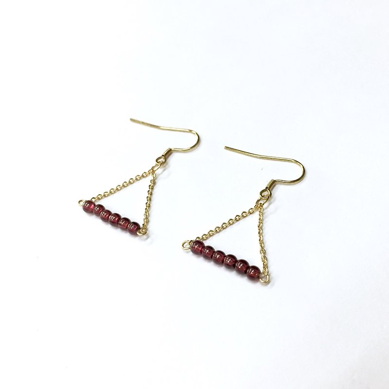 [Ruosang] [Trial I] Little Libra. Imports natural Stone& gold-plated wire. Triangle/hanging chain earrings. Japanese/French/Simple style. Earrings/Ear Hooks/ Clip-On - Earrings & Clip-ons - Gemstone Orange