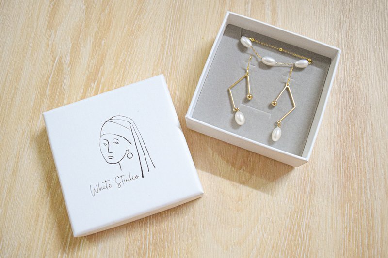 White Studio Jewelry Gift Box - อื่นๆ - กระดาษ 