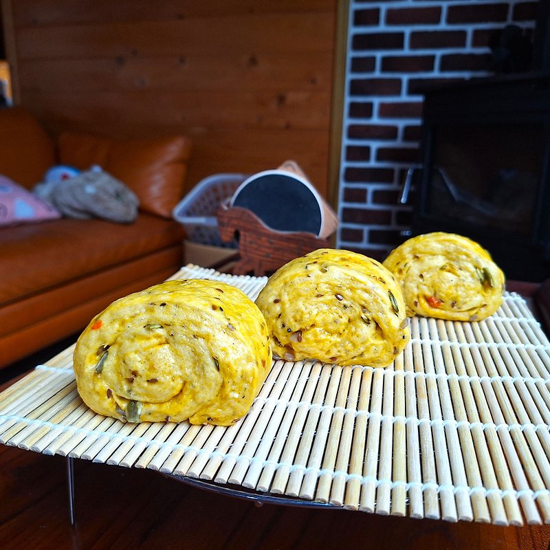 黒糖かぼちゃの雑穀蒸しパン - 亜麻仁ひまわりの種入り - 注文を受けてから作ります | - パン・トースト - 食材 