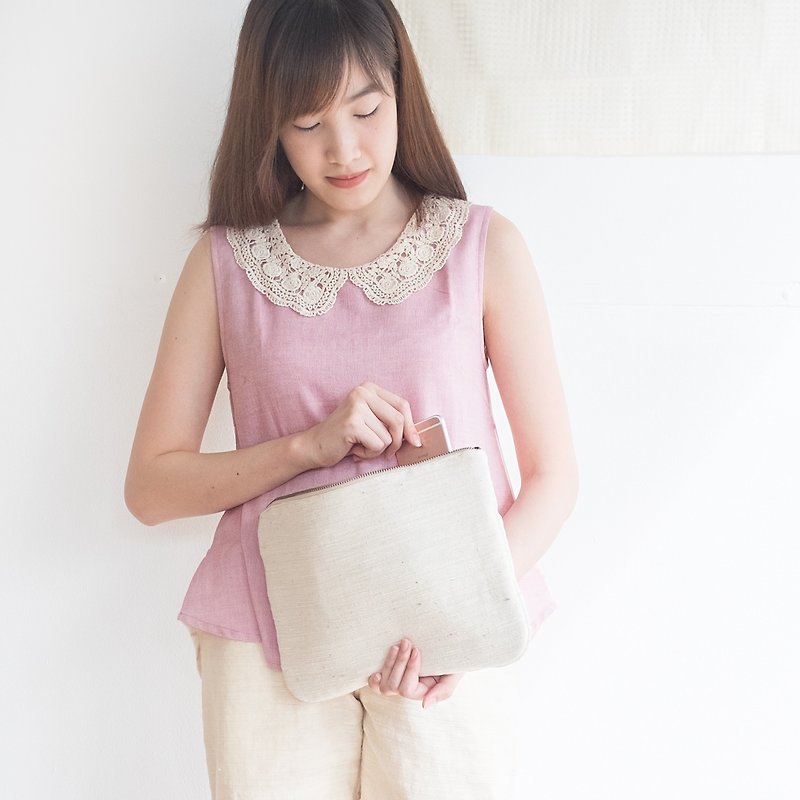 Mini Clutch Bags Hand Woven and Botanical Dyed Cotton - กระเป๋าคลัทช์ - ผ้าฝ้าย/ผ้าลินิน ขาว