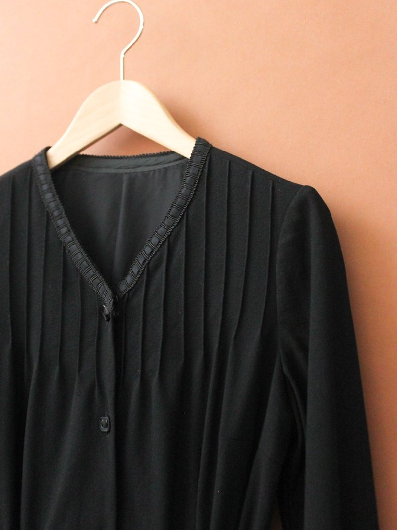 復古秋冬簡約素雅V領黑色厚長袖古著洋裝 Vintage Dress - 洋裝/連身裙 - 聚酯纖維 黑色