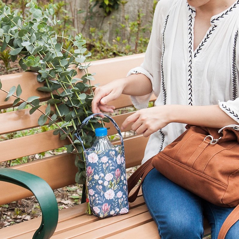 Mini bag - loaded with drinks, with umbrella, good storage - flowers - Handbags & Totes - Waterproof Material Blue