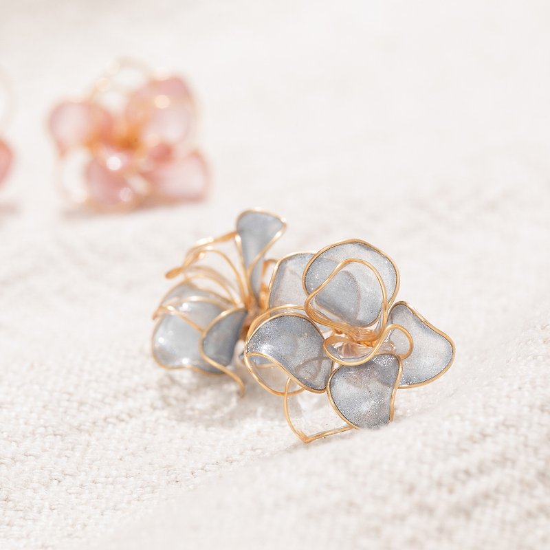 【曇花-天空藍】貼耳式耳環 | 水晶花飾品 - 耳環/耳夾 - 樹脂 藍色