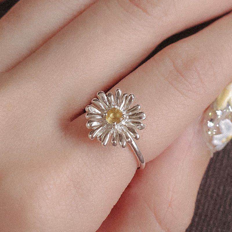 Daisy Ring 雛菊花 黃色藍寶石 純銀戒指  生日 禮物 送禮推薦 - 戒指 - 純銀 銀色