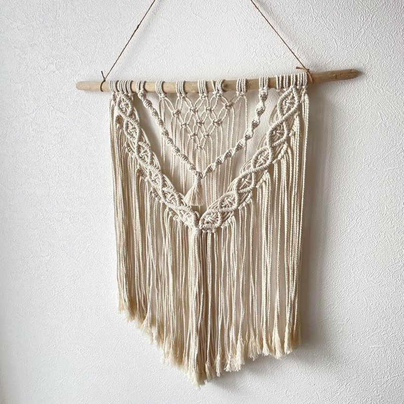 Perfectly complements houseplants - a natural macramé tapestry, - ตกแต่งผนัง - ผ้าฝ้าย/ผ้าลินิน ขาว