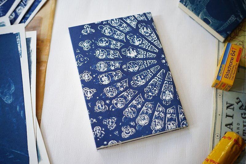 手工藍曬筆記本 - A5大尺寸 - 聖母玫瑰窗 - 筆記本/手帳 - 紙 藍色