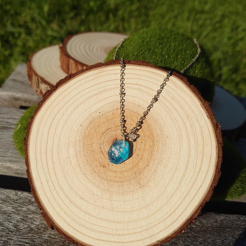 Sky in Resin Stone Necklace (Sky Blue) - สร้อยคอ - เรซิน สีน้ำเงิน