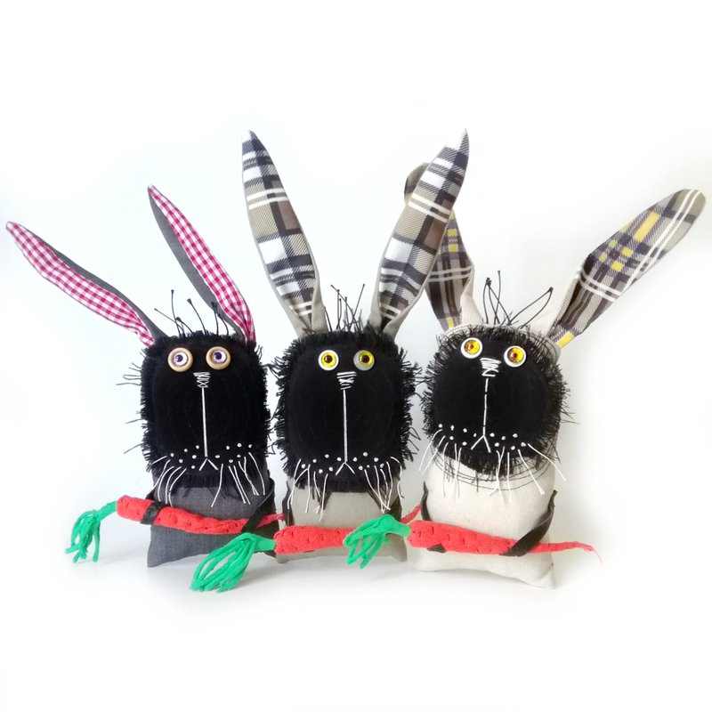 Handmade Quirky and Unique Fabric Art Bunnies: One-of-a-Kind Fun Interior Toys. - ตุ๊กตา - ผ้าฝ้าย/ผ้าลินิน 