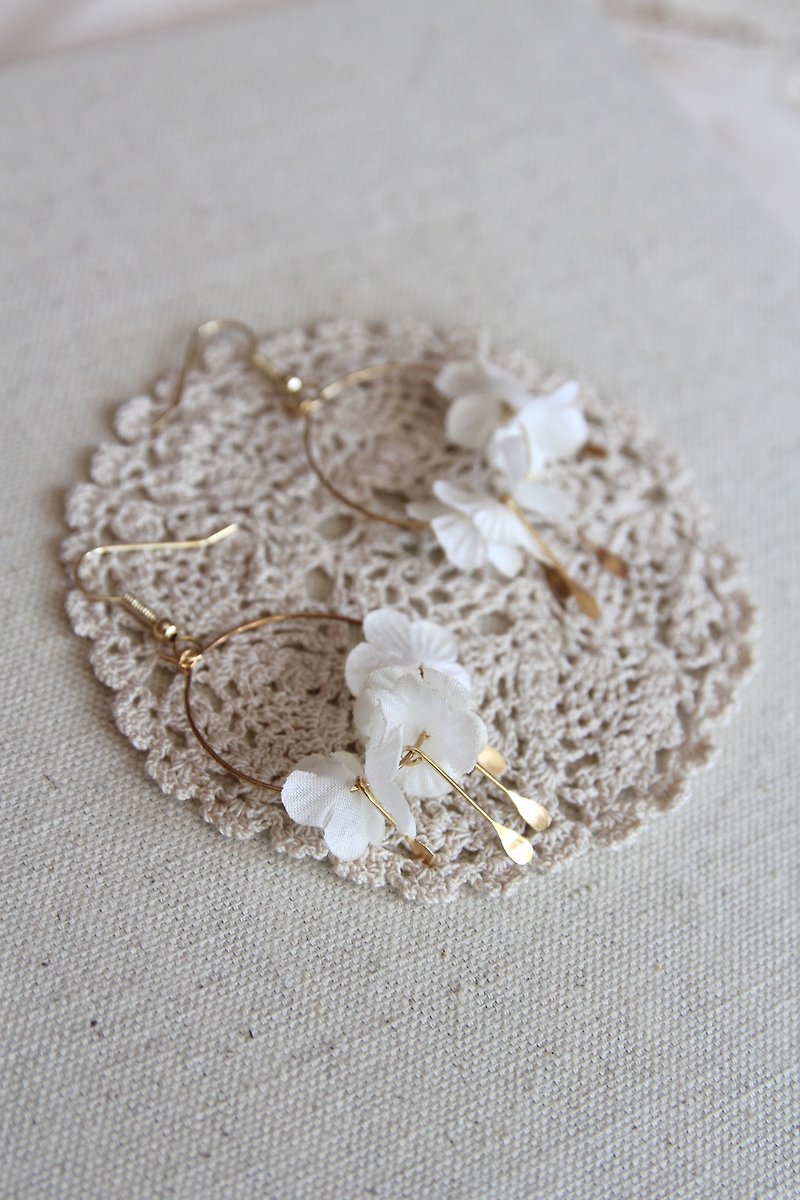 Floral Earrings , Flower Earrings , Artificial Flower Earrings , Jewellery  - ต่างหู - พืช/ดอกไม้ ขาว