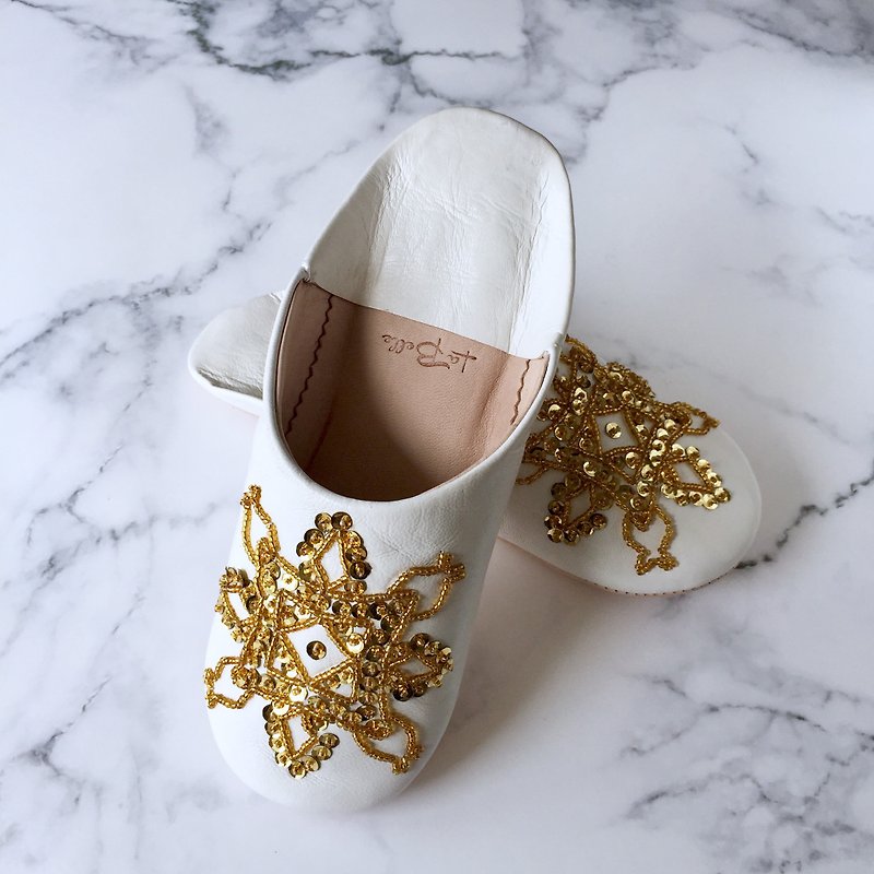 Elegant Babouche (slippers) hand-stitched embroidery Rihana White x Gold - Indoor Slippers - Genuine Leather White