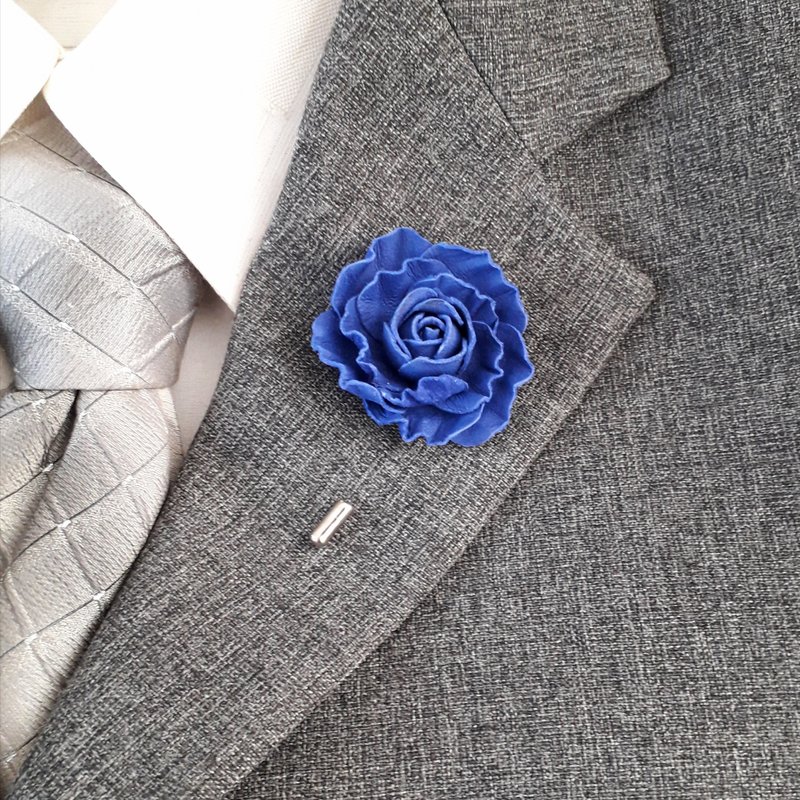 胸針 Men's lapel pin blue rose Leather boutonniere 3rd anniversary gift - 胸針 - 真皮 藍色