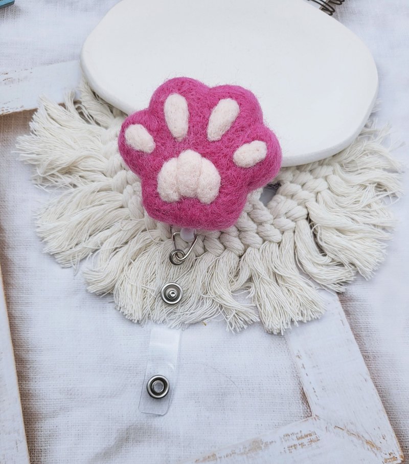 Pei.Ning Works│Cat Paw Felt - Pink│Retractable Reel. Lanyard Clip. Badge Holder. Nurse Clip - ID & Badge Holders - Wool 