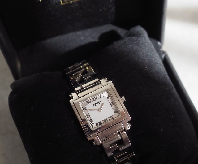 kkの時計稼動品　ヴィンテージ　FENDI フェンディ　ペカン柄　腕時計