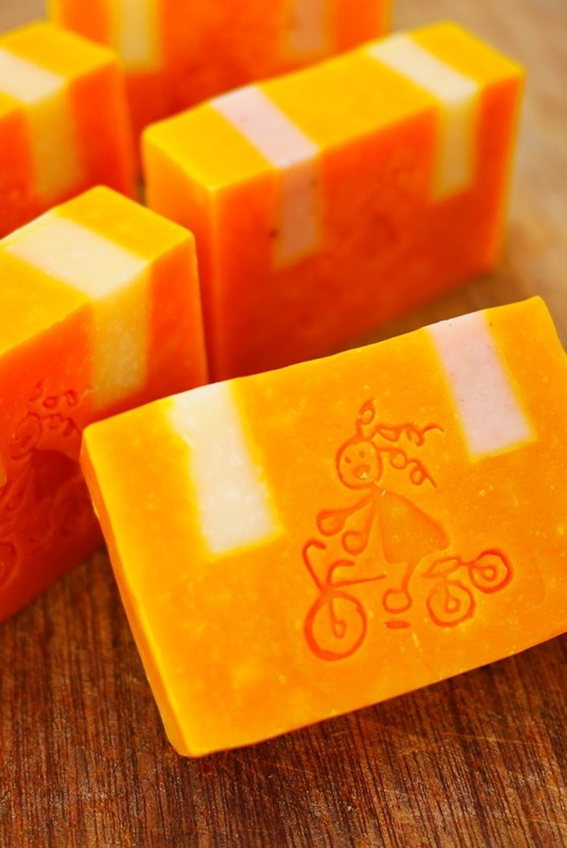 陽光鮮乳紅棕皂( 皂-手工皂 せっけん)石鹸 - 沐浴露/番梘 - 其他材質 橘色