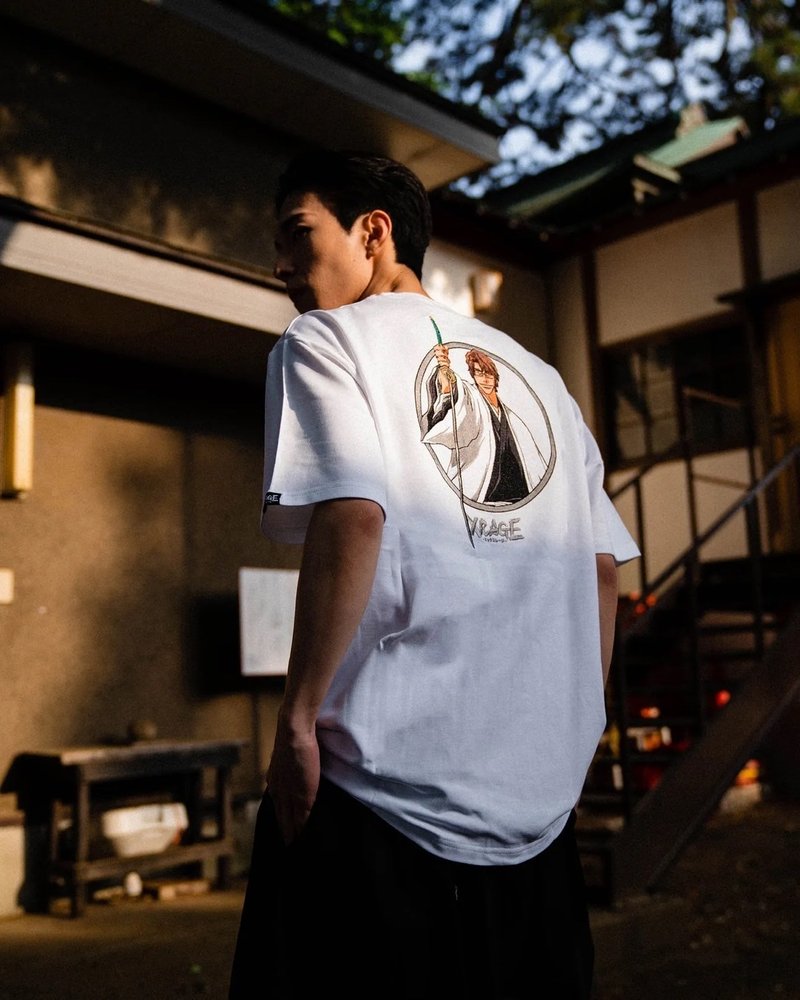 【XRAGE X 死神BLEACH聯名】鏡花水月 重磅純棉刺繡短T-shirt - 男 T 恤 - 棉．麻 白色