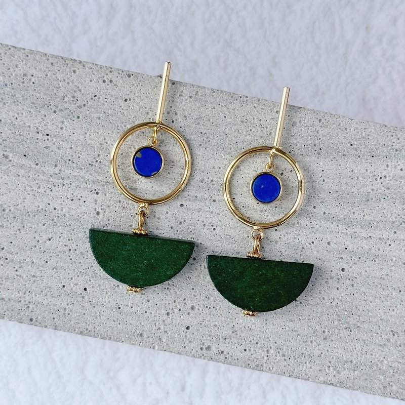 Geometric wood block lapis lazuli stud earrings - ต่างหู - ทองแดงทองเหลือง สีเขียว