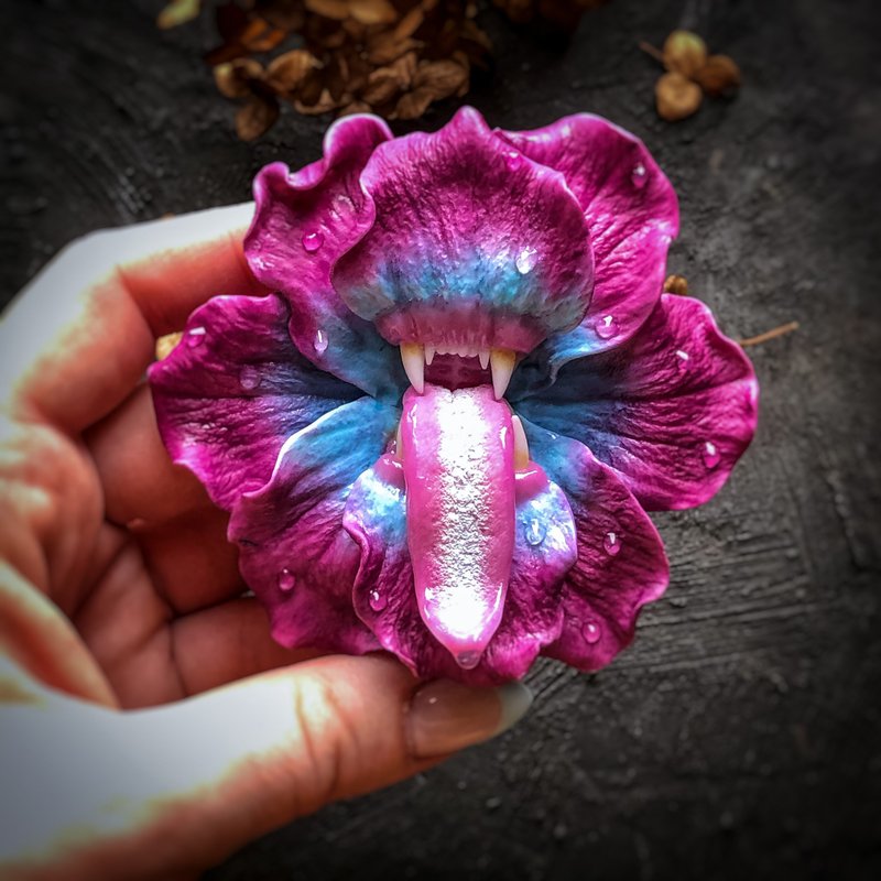 族长花与牙齿胸针野生一个吸血鬼珠宝哥特式礼物 - 胸針 - 其他材質 紫色