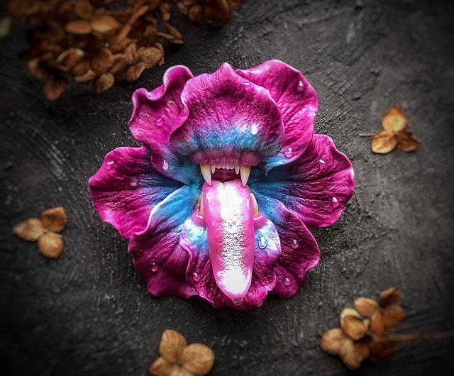 Patriarch flower with teeth brooch,wild one,vampire jewelry,gothic gifts -  Shop polymer_craft_shop Brooches - Pinkoi