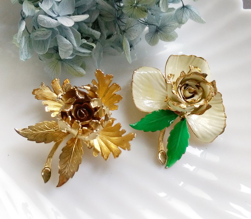 (保留) WARNER 機械花 盛開白色+金色 胸針。西洋古董飾品 - 徽章/別針 - 其他金屬 金色