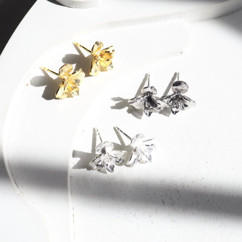Sterling Silver Orchid Stud Earrings | Dainty 10mm Floral Jewelry Gift - 耳環/耳夾/耳骨夾 - 純銀 銀色