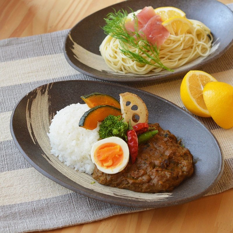 [Curry plate] Yakishime pottery, Japan, range, oven, and dishwasher safe - Plates & Trays - Pottery Black